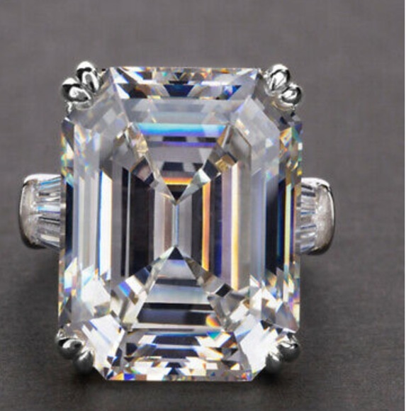 Jewelry - New Gorgeous 925 Silver Ring  Cut White Sapphire